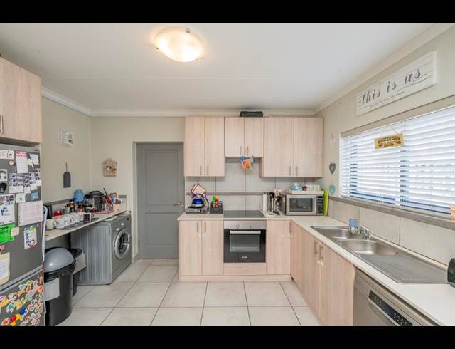 2 BEDROOM APARTMENT FOR SALE IN FISH HOEK